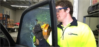 How to Choose the Ideal Car Window Repair Specialist?
